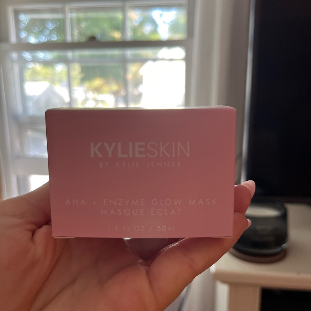 Kylie Skin aha + enzyme glow mask
